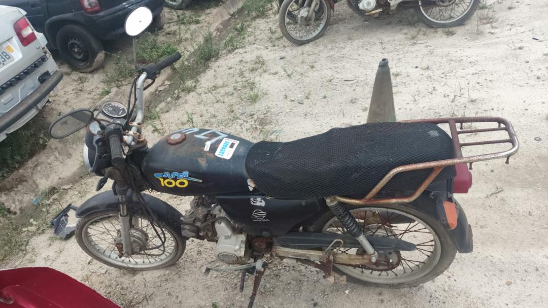 https://assets.okleiloes.com.br/imagens/lotes/lote_5483/1.e5DohtRGzSbdiiVfnXOw.jpg
