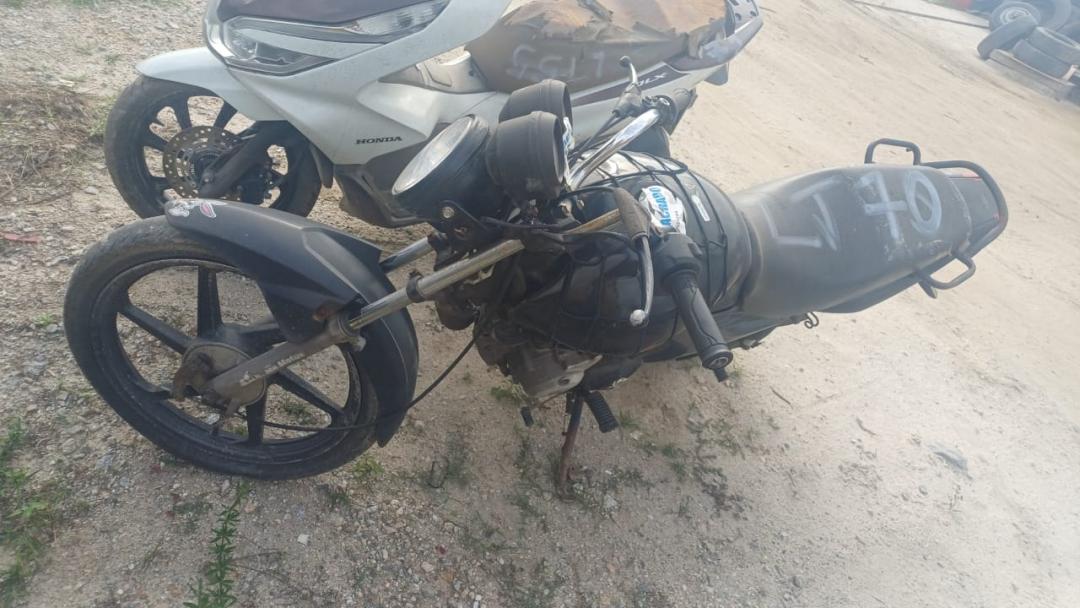 https://assets.okleiloes.com.br/imagens/lotes/lote_5693/1.plq8Fiw2EWQs60rQimgE.jpg