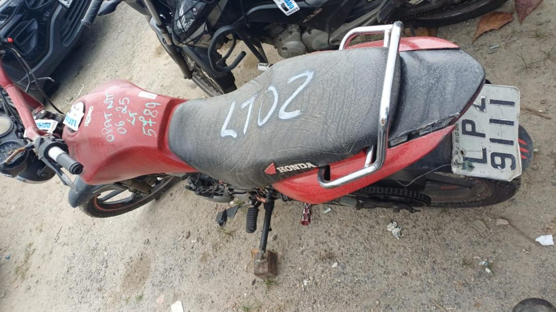 https://assets.okleiloes.com.br/imagens/lotes/lote_5697/2.9WAS0T6tPQoV4cQ6EeiI.jpg