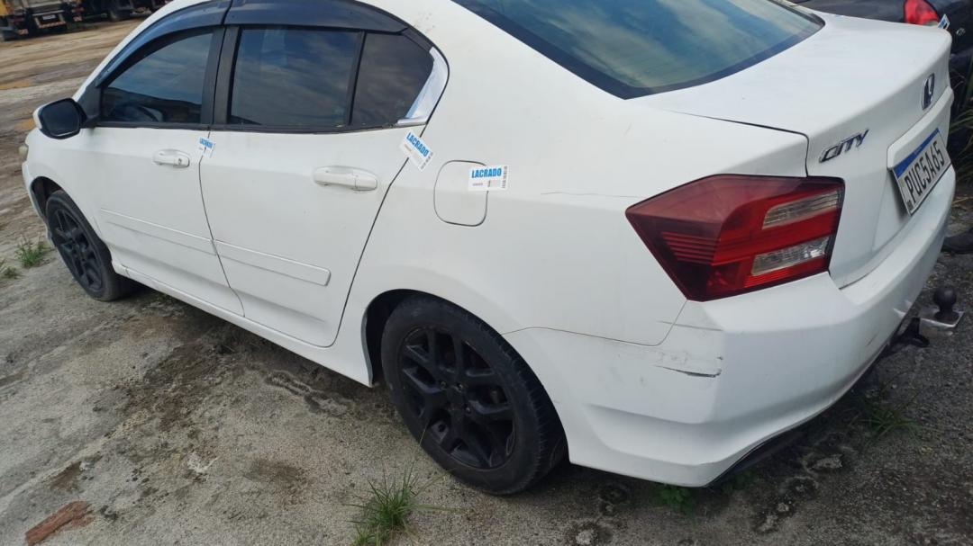 https://assets.okleiloes.com.br/imagens/lotes/lote_5823/2.LyPoUlxTFAQpq6zREEF0.jpg