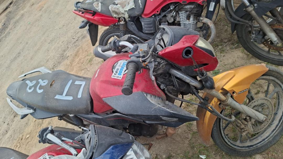 https://assets.okleiloes.com.br/imagens/lotes/lote_6791/0.ae6AHl3ufMG8mq0Bko11.jpg