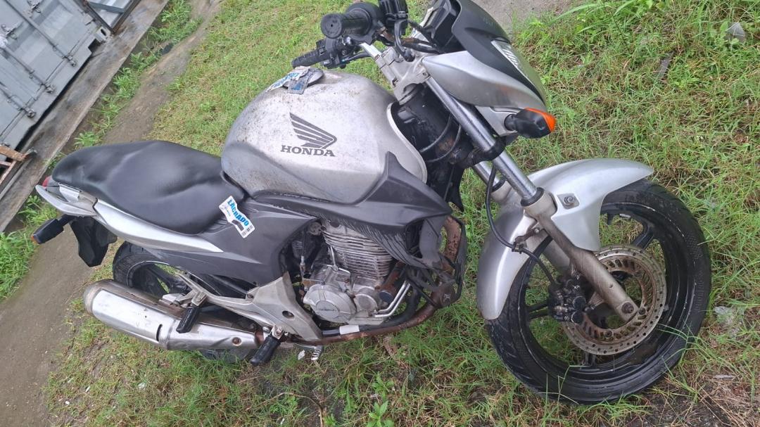 https://assets.okleiloes.com.br/imagens/lotes/lote_7094/0.hod9hP8a39btQwVUbP7Q.jpg