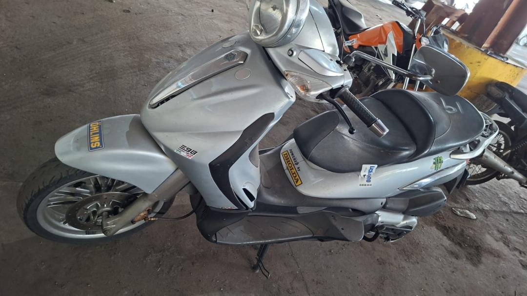 https://assets.okleiloes.com.br/imagens/lotes/lote_7140/2.PVi0FAia0LJmC5cmXpm9.jpg